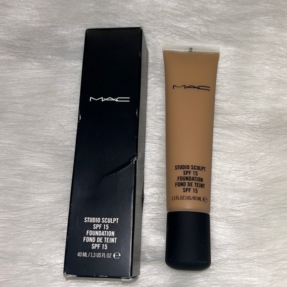 *NIB* MAC Studio Sculpt SPF 15 Foundation NC35 - Picture 1 of 3